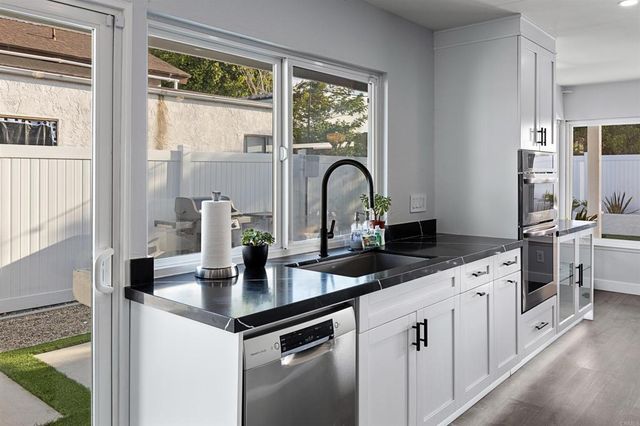 110 Turner Avenue, Encinitas, CA 92024