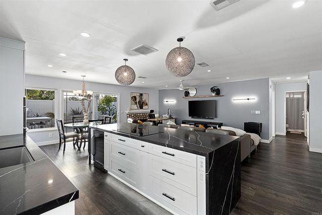 110 Turner Avenue, Encinitas, CA 92024