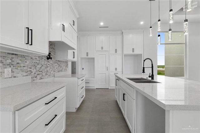 526 Oriole Drive, Los Fresnos, TX 78568