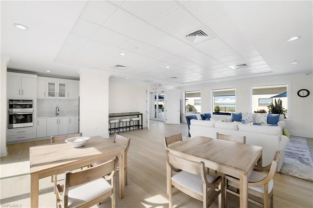 1400 Gulf Shore BLVD N # 201, Naples, FL 34102