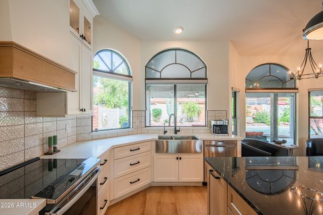 325 N La Arboleta Drive, Gilbert, AZ 85234