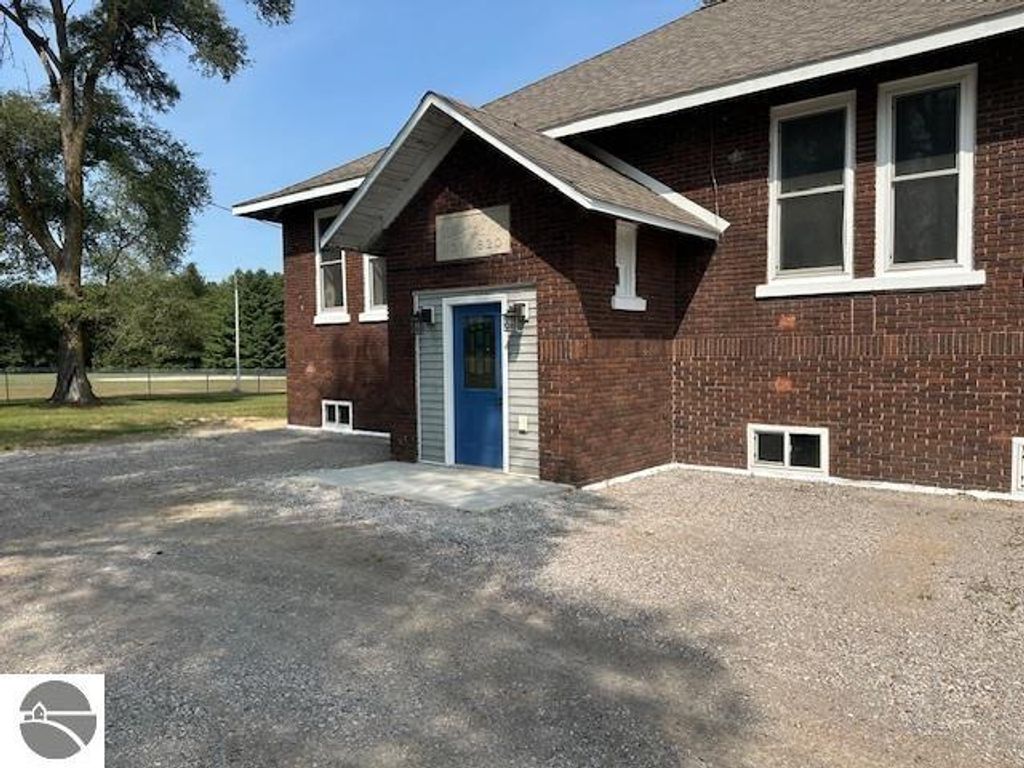 Image 1 of property listing at 7038 W Blanchard Road, Blanchard, MI 49310