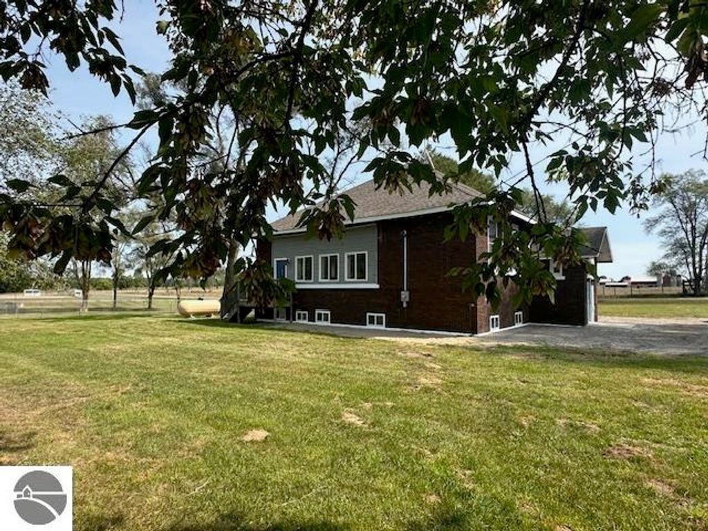 Image 15 of property listing at 7038 W Blanchard Road, Blanchard, MI 49310