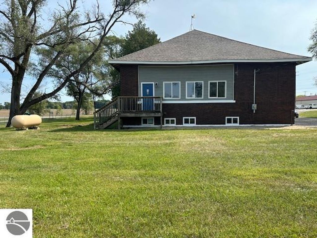 Image 16 of property listing at 7038 W Blanchard Road, Blanchard, MI 49310