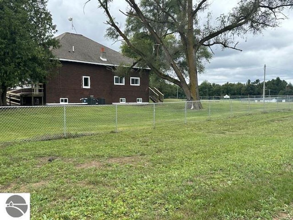 Image 17 of property listing at 7038 W Blanchard Road, Blanchard, MI 49310