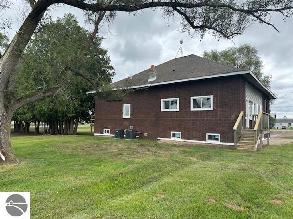 Image 18 of property listing at 7038 W Blanchard Road, Blanchard, MI 49310