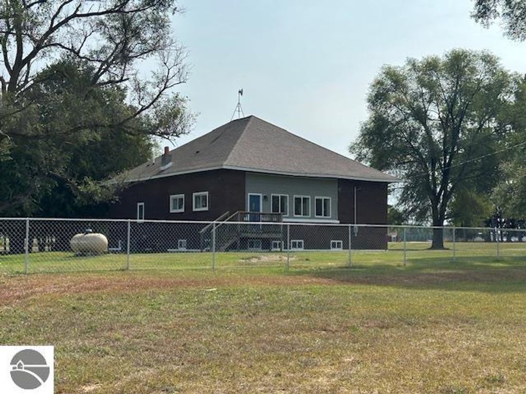 Image 25 of property listing at 7038 W Blanchard Road, Blanchard, MI 49310