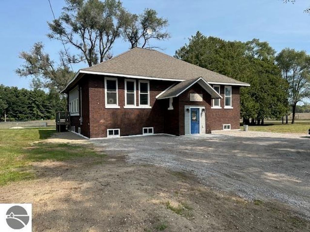 Image 27 of property listing at 7038 W Blanchard Road, Blanchard, MI 49310