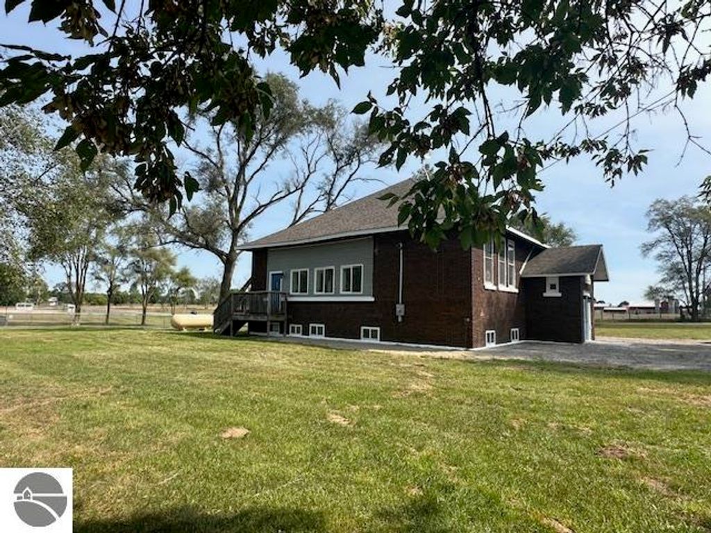 Image 29 of property listing at 7038 W Blanchard Road, Blanchard, MI 49310