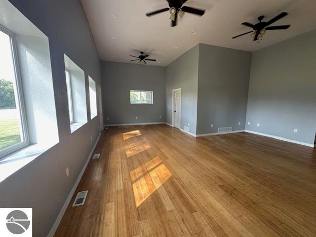 Image 4 of property listing at 7038 W Blanchard Road, Blanchard, MI 49310