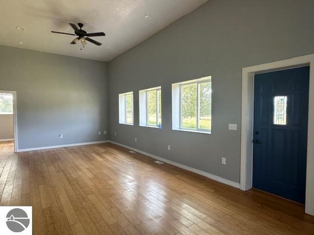 Image 5 of property listing at 7038 W Blanchard Road, Blanchard, MI 49310