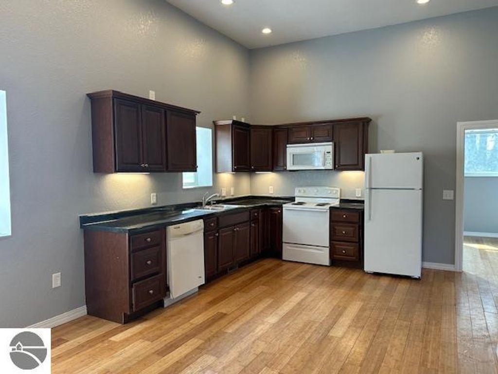 Image 6 of property listing at 7038 W Blanchard Road, Blanchard, MI 49310