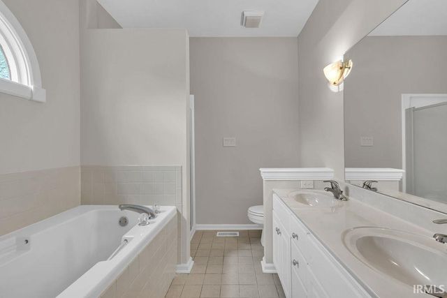 3821 Tamarron Dr, Bloomington, IN 47408