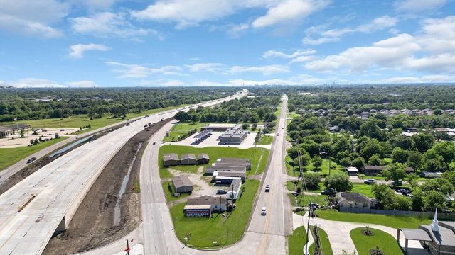 3733 N Alexander, Baytown, TX 77520