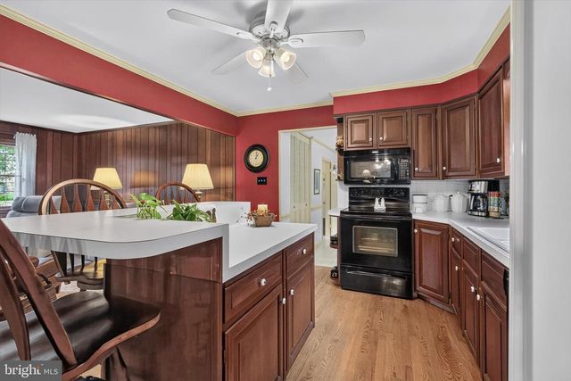 4417 AVON DR, Harrisburg, PA 17112