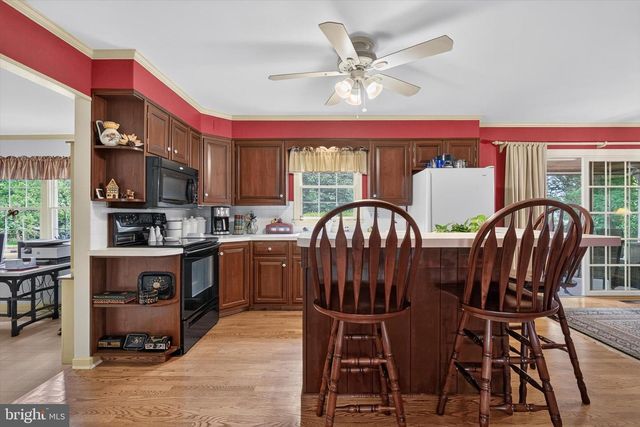 4417 AVON DR, Harrisburg, PA 17112
