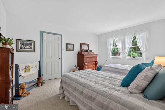 4417 AVON DR, Harrisburg, PA 17112
