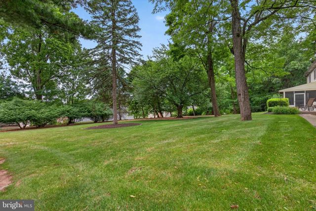 4417 AVON DR, Harrisburg, PA 17112