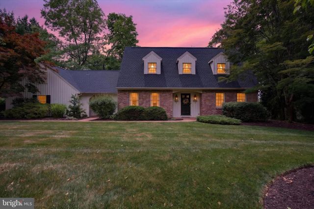 4417 AVON DR, Harrisburg, PA 17112