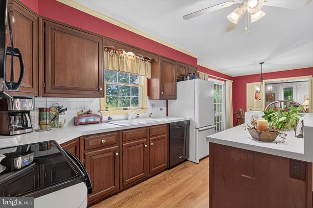 4417 AVON DR, Harrisburg, PA 17112