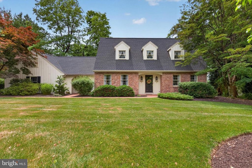 4417 AVON DR, Harrisburg, PA 17112