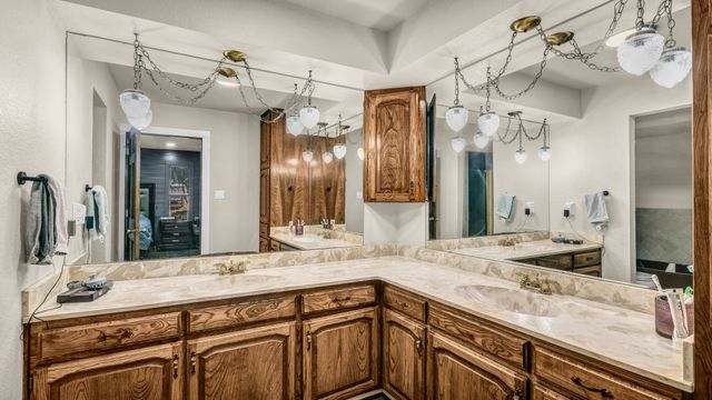 101 Meadow Court, Weatherford, TX 76086