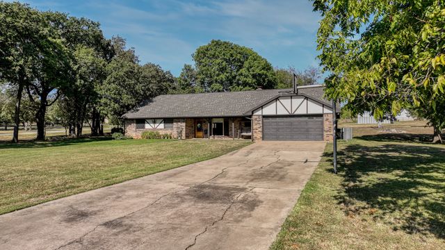 101 Meadow Court, Weatherford, TX 76086
