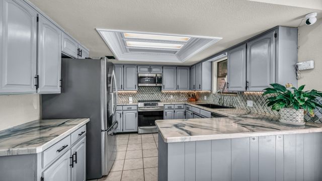 101 Meadow Court, Weatherford, TX 76086