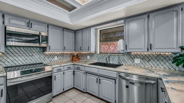 101 Meadow Court, Weatherford, TX 76086