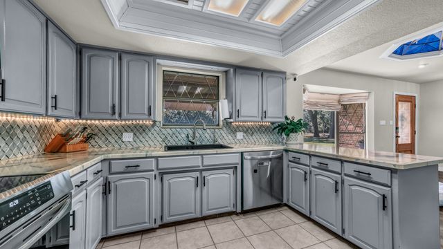 101 Meadow Court, Weatherford, TX 76086