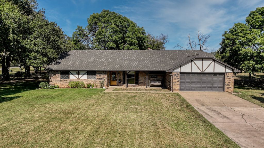 101 Meadow Court, Weatherford, TX 76086