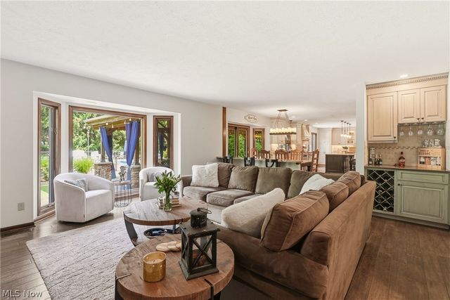5743 Williamsburg Drive, Highland Heights, OH 44143