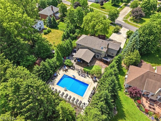5743 Williamsburg Drive, Highland Heights, OH 44143