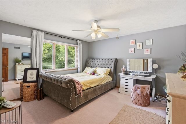5743 Williamsburg Drive, Highland Heights, OH 44143