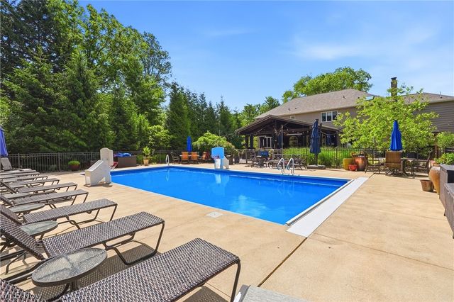 5743 Williamsburg Drive, Highland Heights, OH 44143