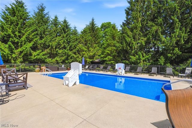 5743 Williamsburg Drive, Highland Heights, OH 44143