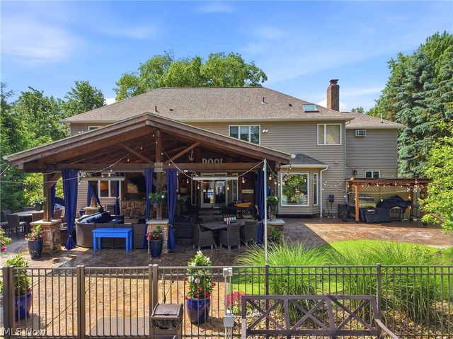 5743 Williamsburg Drive, Highland Heights, OH 44143