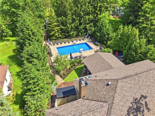 5743 Williamsburg Drive, Highland Heights, OH 44143