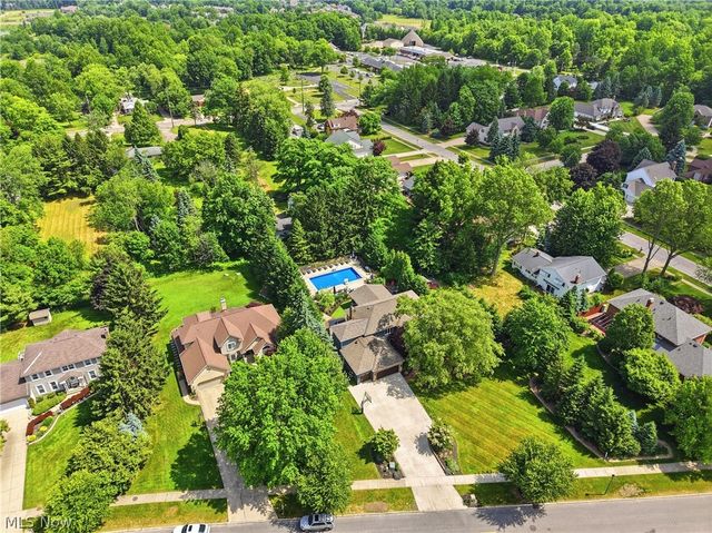 5743 Williamsburg Drive, Highland Heights, OH 44143
