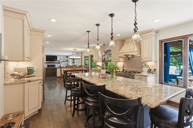 5743 Williamsburg Drive, Highland Heights, OH 44143