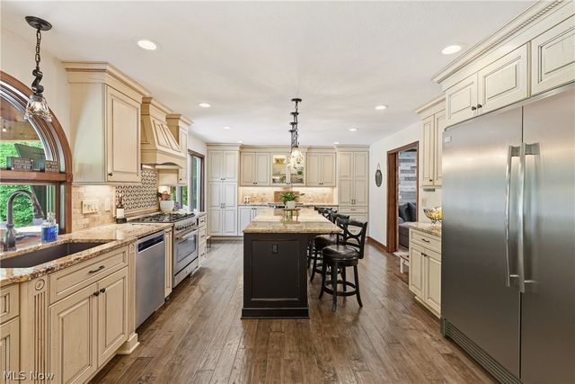 5743 Williamsburg Drive, Highland Heights, OH 44143