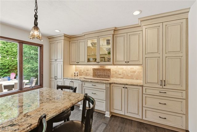 5743 Williamsburg Drive, Highland Heights, OH 44143