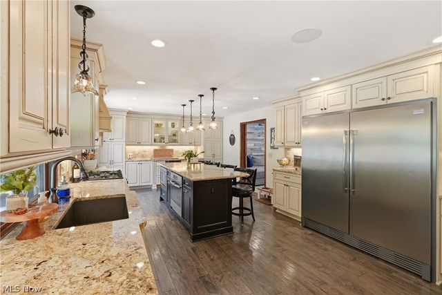 5743 Williamsburg Drive, Highland Heights, OH 44143