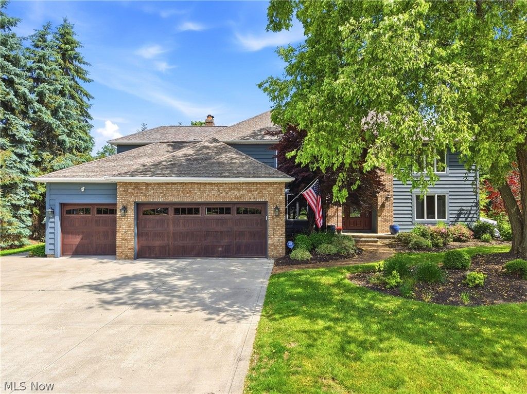 5743 Williamsburg Drive, Highland Heights, OH 44143