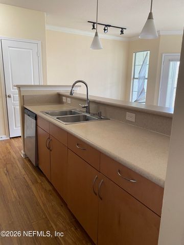 8290 GATE Parkway 611, Jacksonville, FL 32216