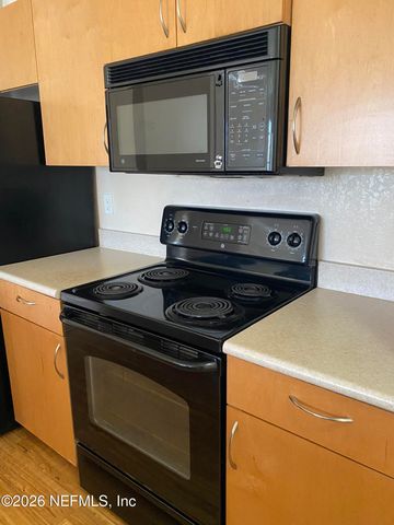 8290 GATE Parkway 611, Jacksonville, FL 32216