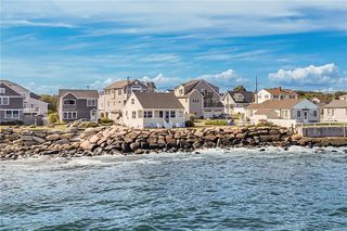 28 Glenwood Avenue, Narragansett, RI 02882