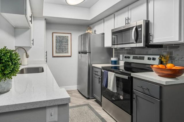 5959 W Greenway Road 2, Glendale, AZ 85306