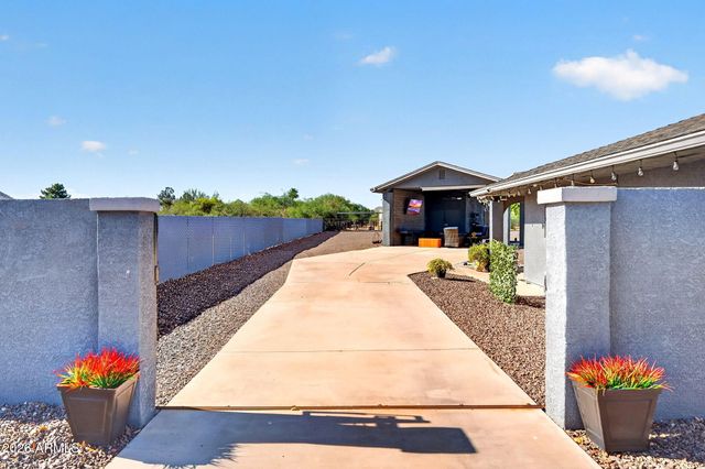 4946 W CREEDANCE Boulevard, Glendale, AZ 85310