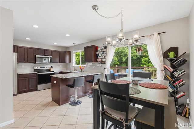 40 Owls Rest Court, Winfield, MO 63389